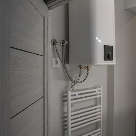 Modern 1br Flat - Great Location דירה *